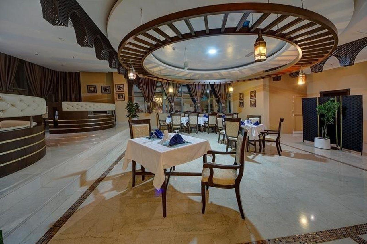 Ewan Ajman Suites Hotel Екстериор снимка