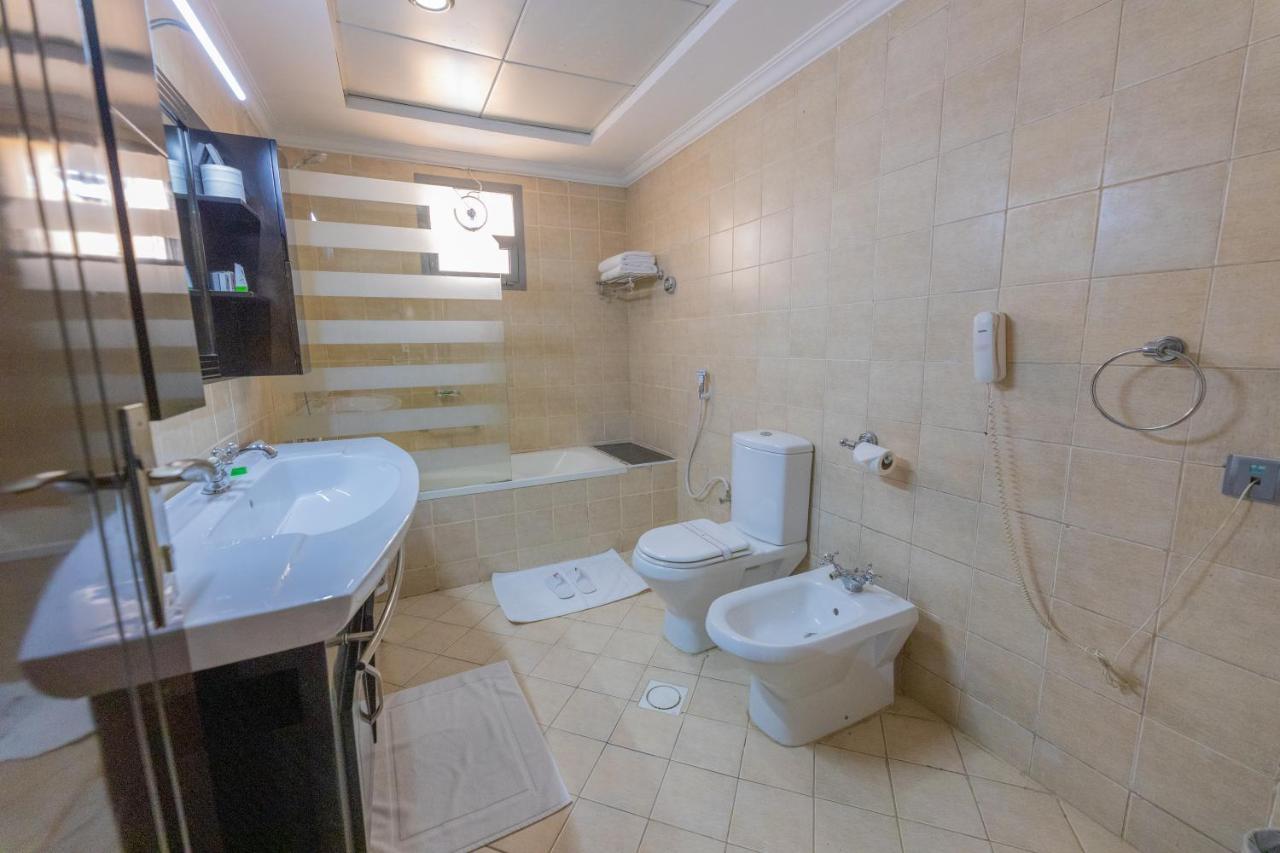 Ewan Ajman Suites Hotel Екстериор снимка