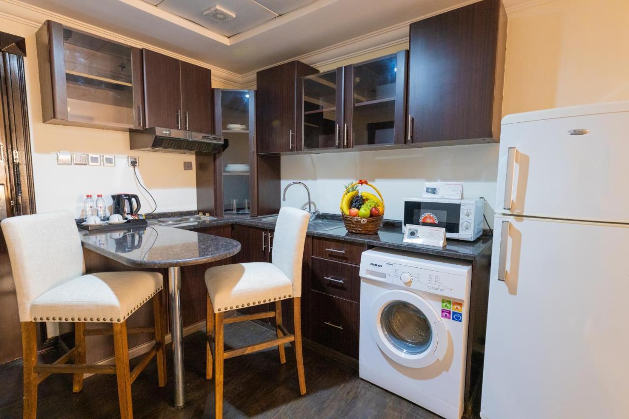 Ewan Ajman Suites Hotel Екстериор снимка