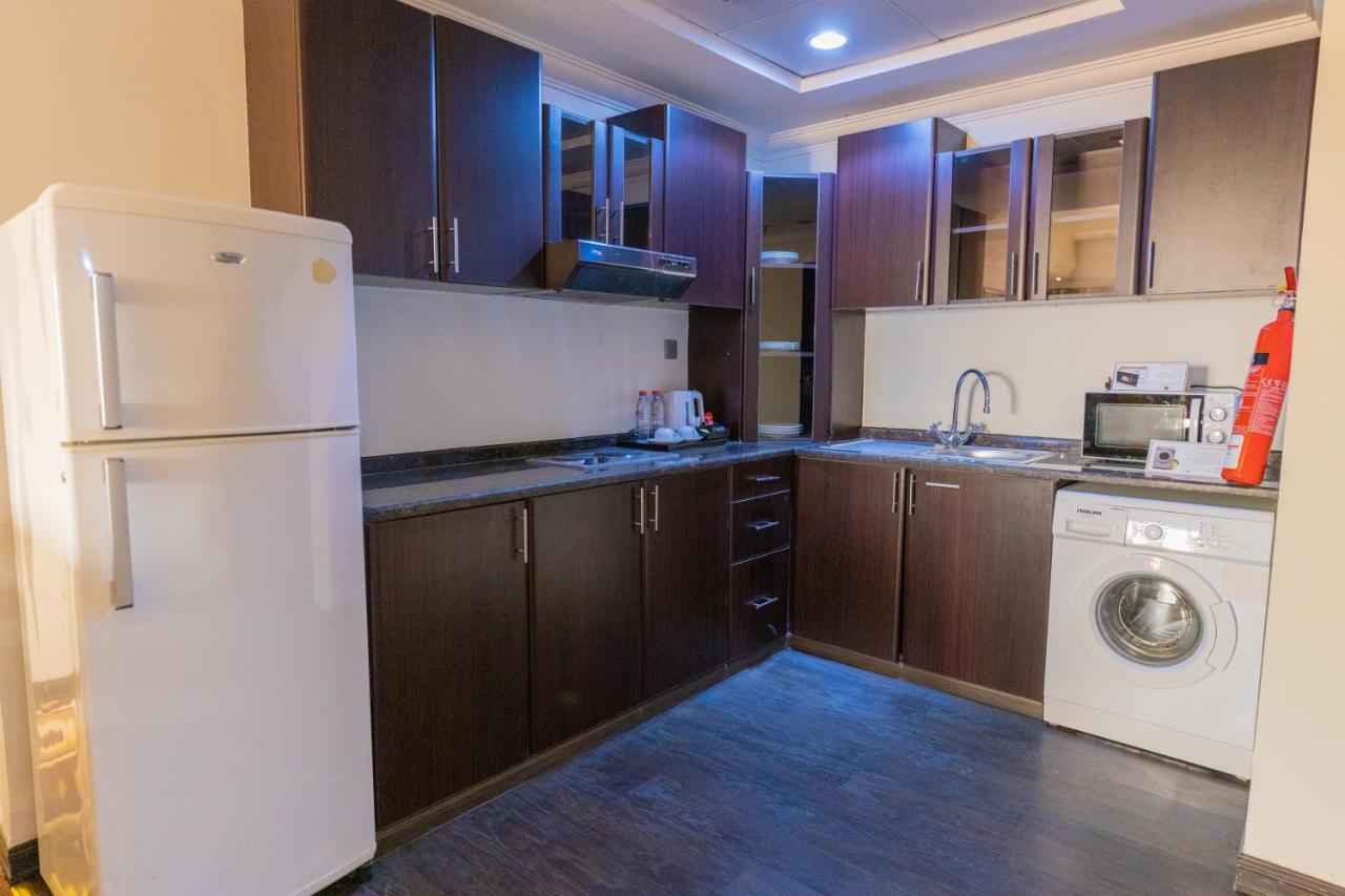 Ewan Ajman Suites Hotel Екстериор снимка