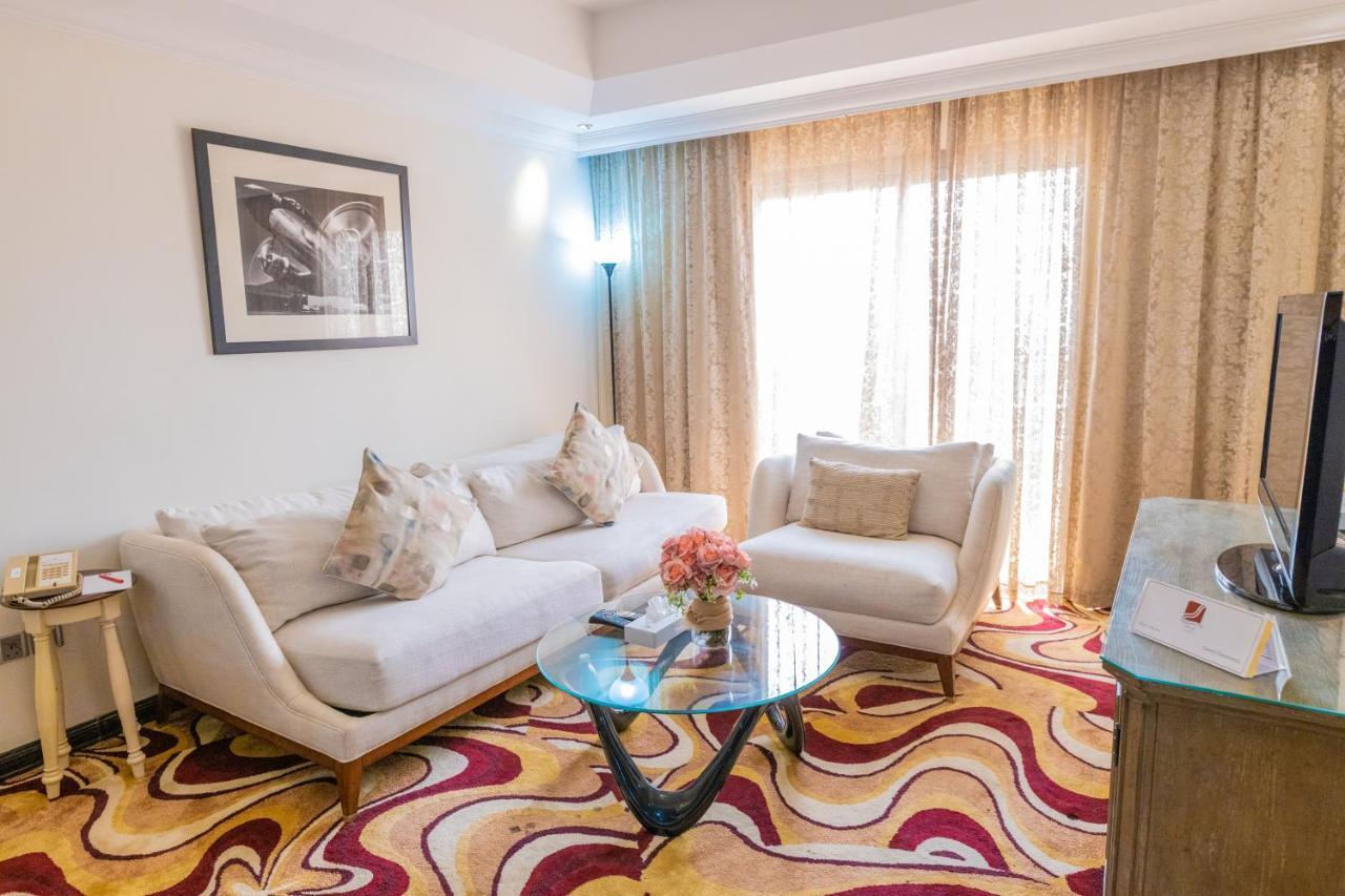 Ewan Ajman Suites Hotel Екстериор снимка