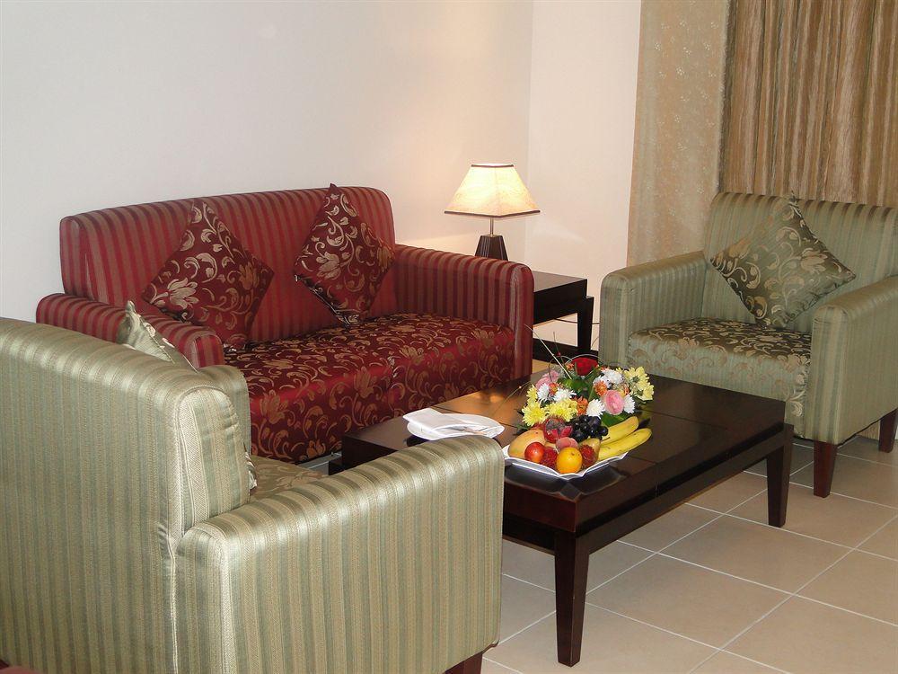 Ewan Ajman Suites Hotel Екстериор снимка