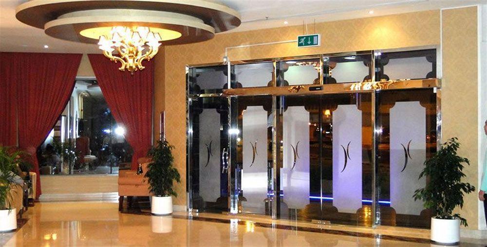 Ewan Ajman Suites Hotel Интериор снимка