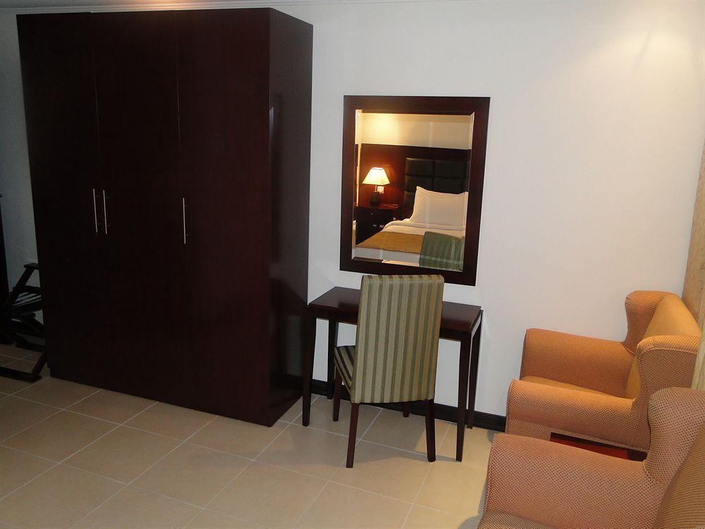Ewan Ajman Suites Hotel Екстериор снимка