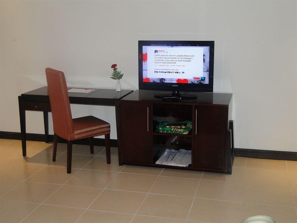 Ewan Ajman Suites Hotel Екстериор снимка