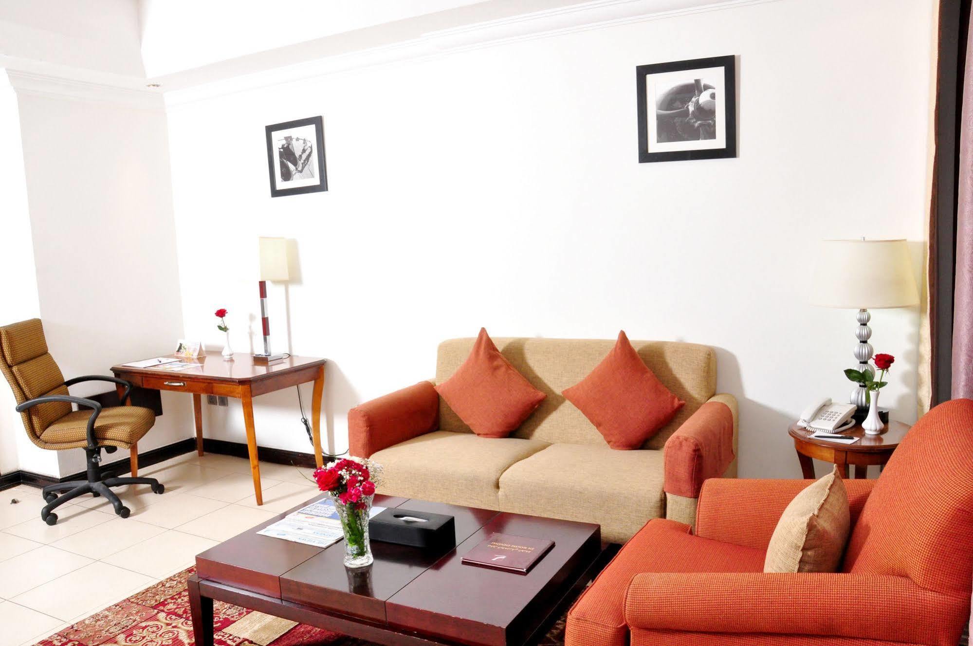 Ewan Ajman Suites Hotel Екстериор снимка