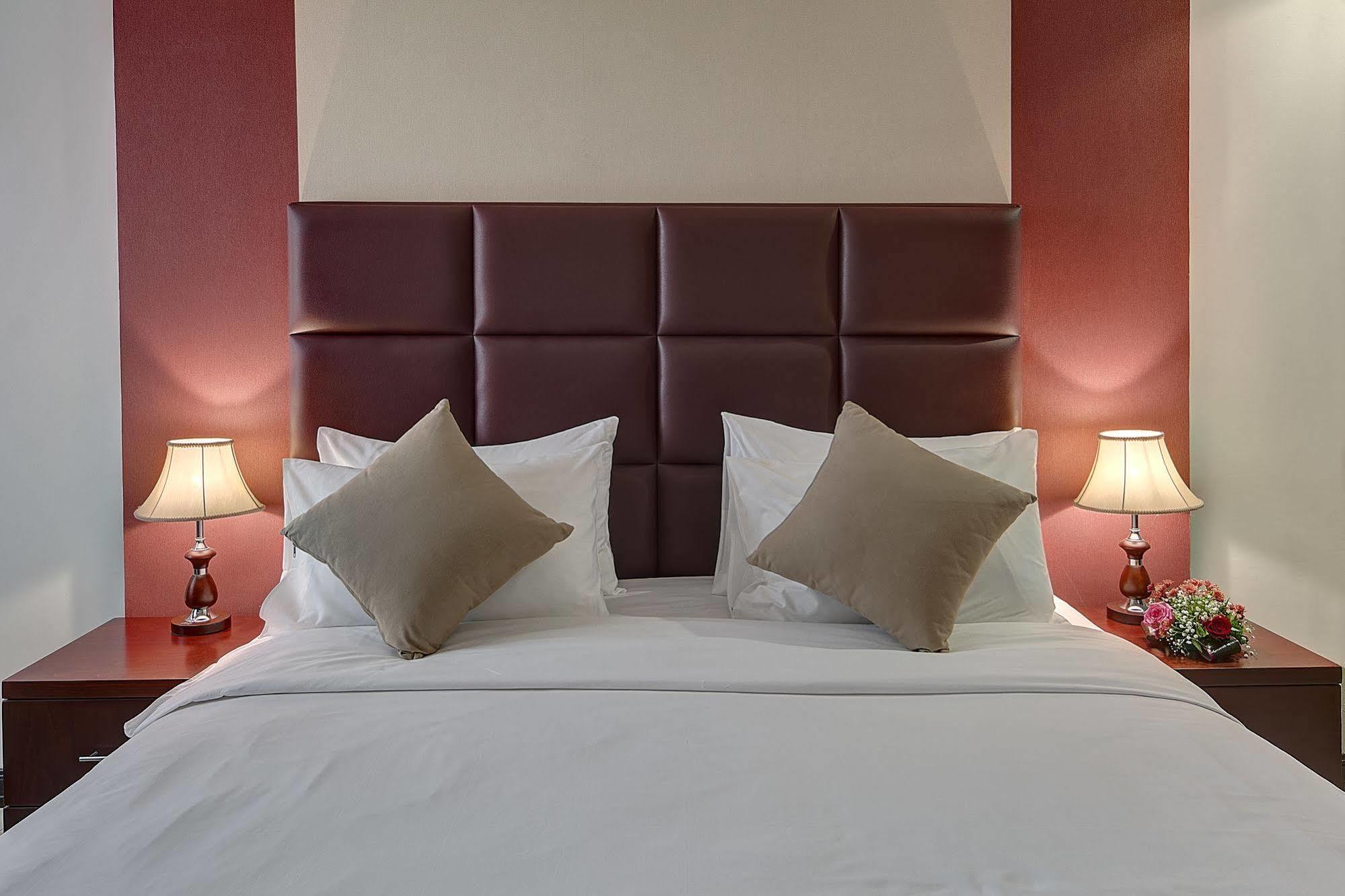 Ewan Ajman Suites Hotel Екстериор снимка