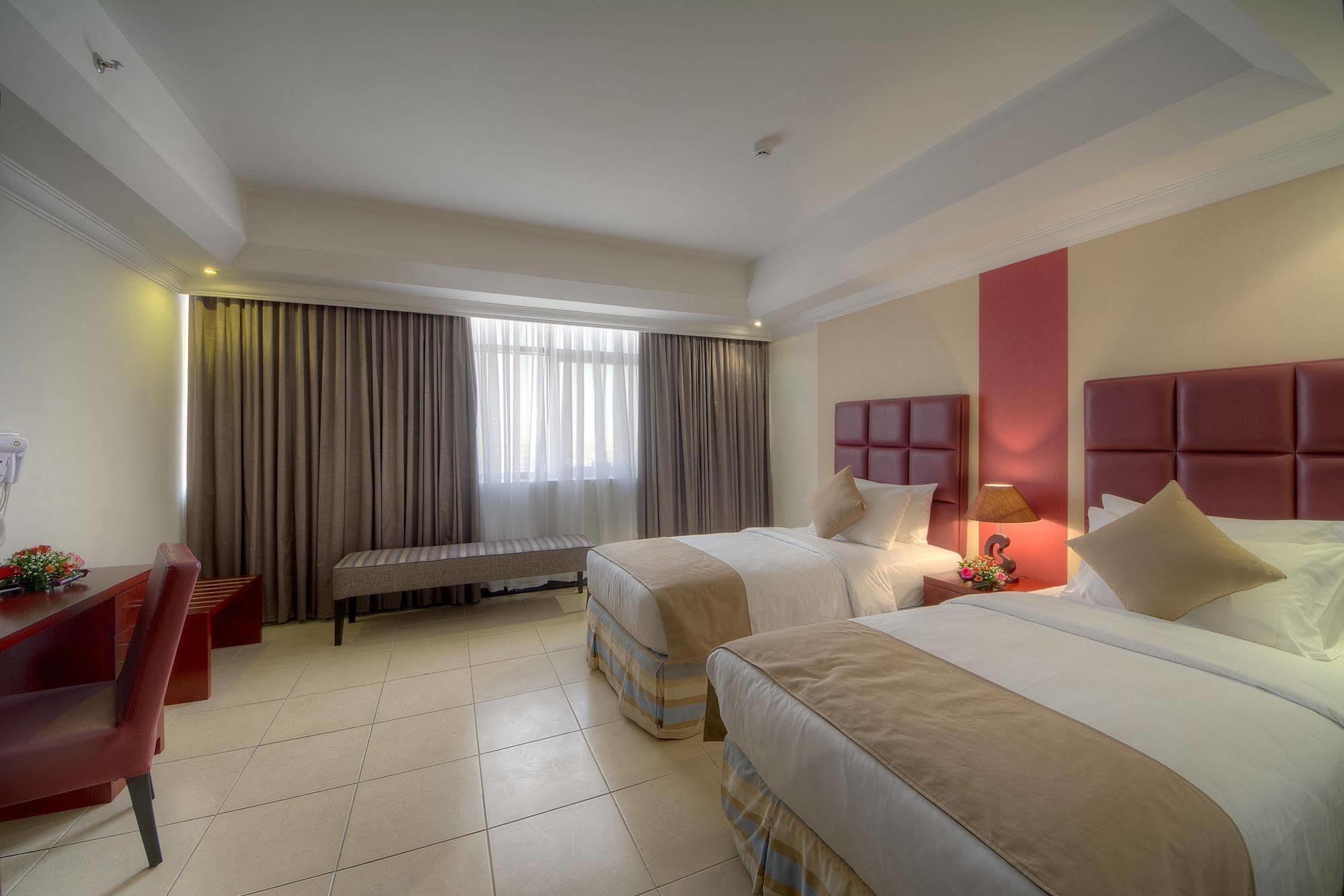 Ewan Ajman Suites Hotel Екстериор снимка