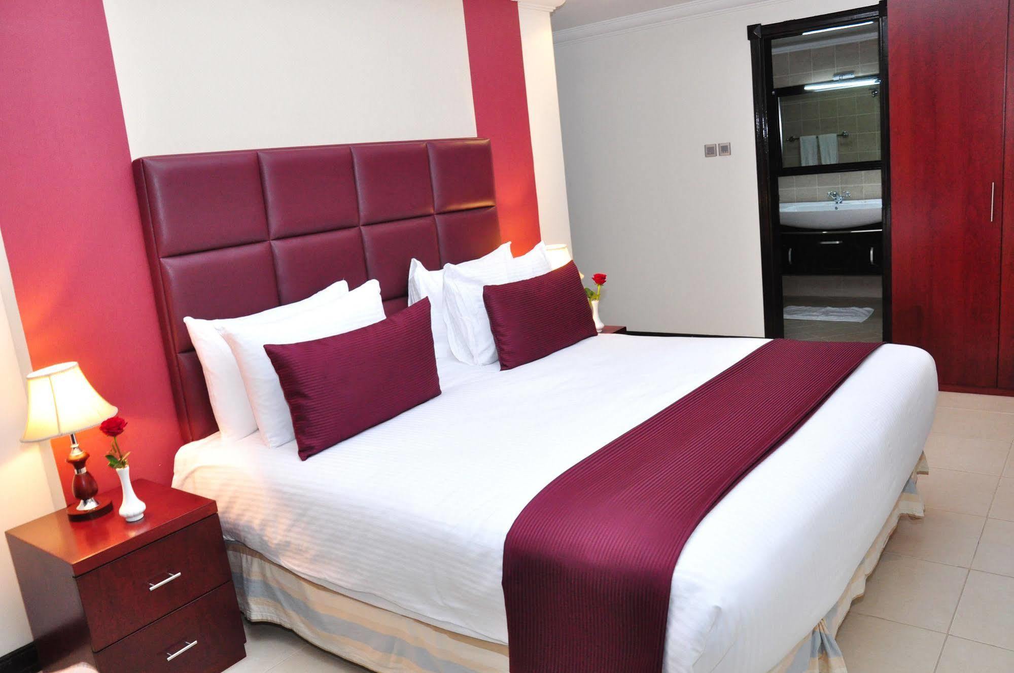 Ewan Ajman Suites Hotel Екстериор снимка