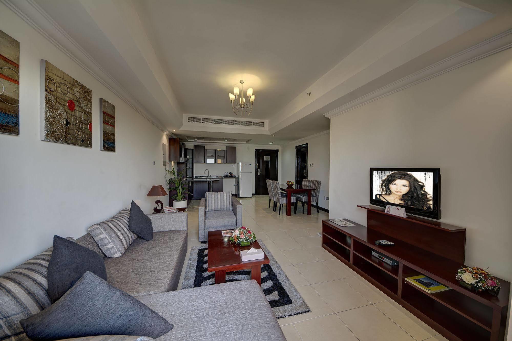 Ewan Ajman Suites Hotel Екстериор снимка