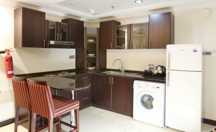 Ewan Ajman Suites Hotel Екстериор снимка